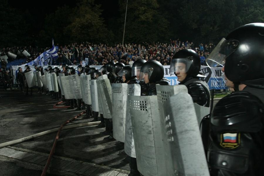 «Футбол особого режима»: фоторепортаж с западной трибуны «Балтики» на матче с «Зенитом»